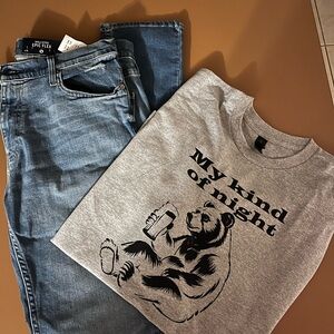 Male Hollister Blue Jeans w/graphic Tee